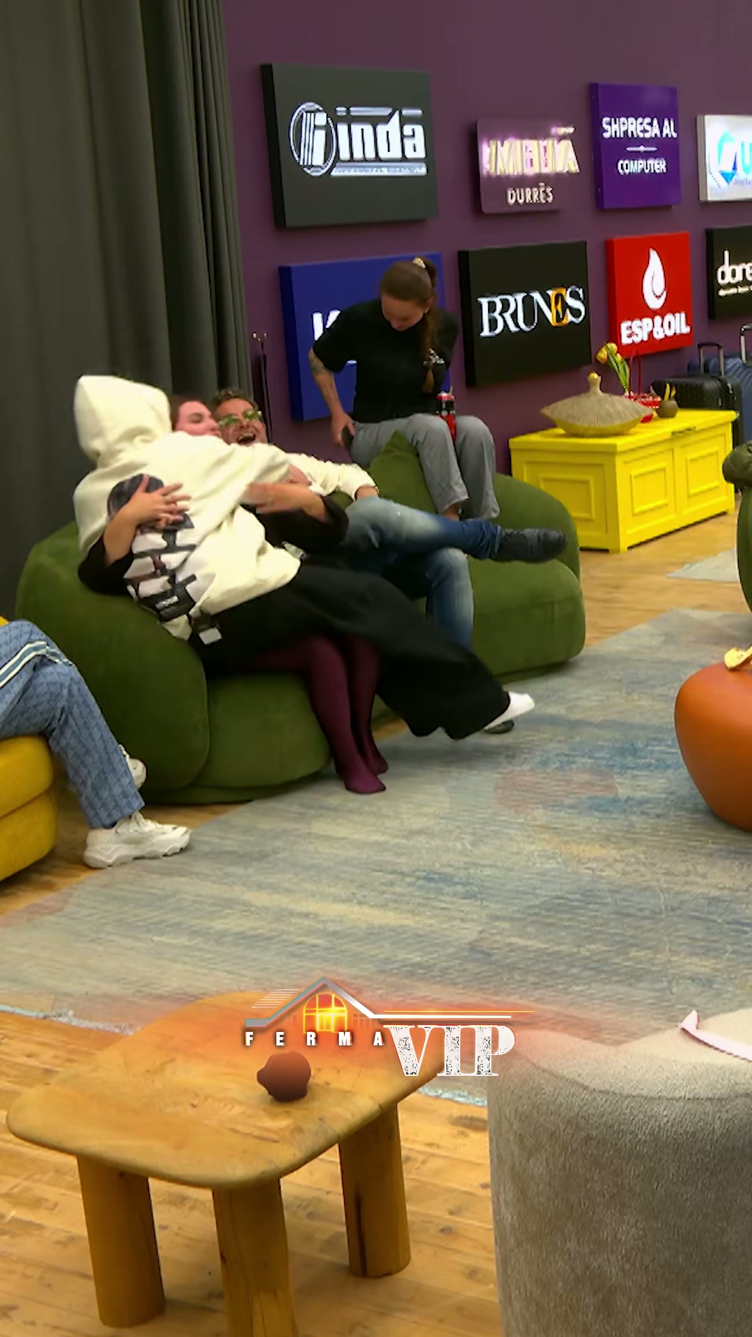 Si Fermerët Prishin Gjumin e Adionit dhe Fabiolës në Ferma VIP Albania - screenshot 1