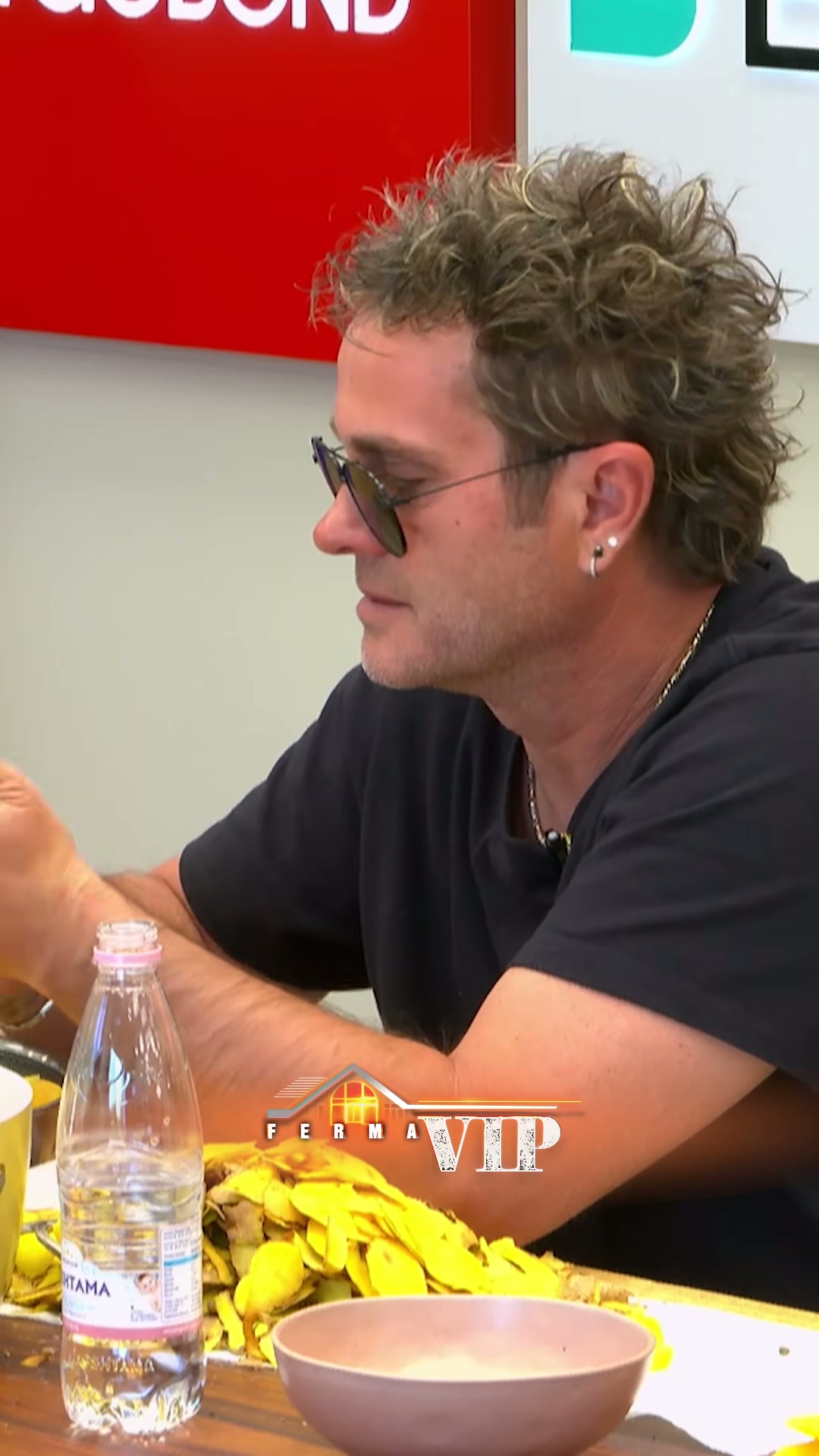 Iliri dhe Blerina Diskutojnë Maska dhe Partneren e Klodit në Ferma VIP Albania - screenshot 1