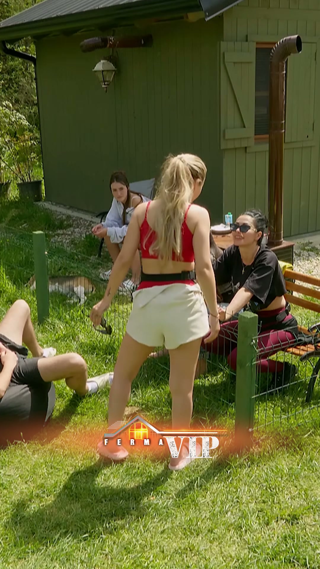 Gresa dhe Biseda e Nxehtë me Indrin në Ferma VIP Albania - screenshot 1