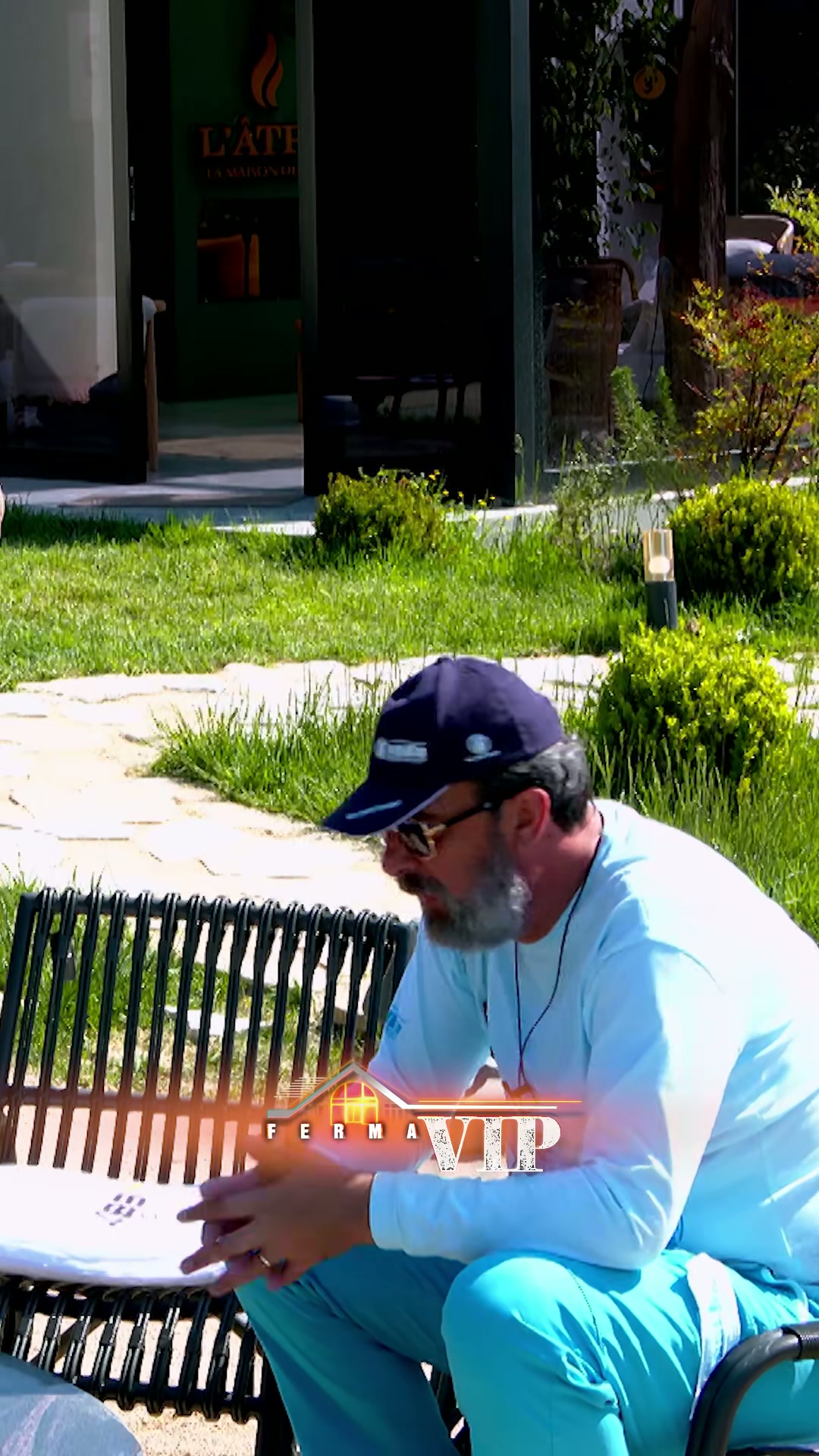 Romiri Thumbon: Ajo e Hedh Kunjin në Bisedën e Ferma VIP Albania - screenshot 2