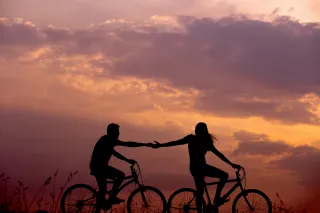 Couple experiencing confusion over inconsistent affection and emotional signals in their relationship
