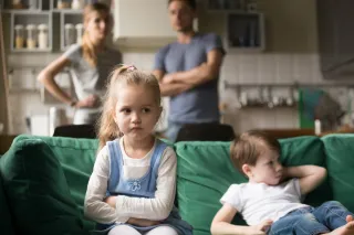 Child observing parents argue, reflecting signs of repeating relationship mistakes.