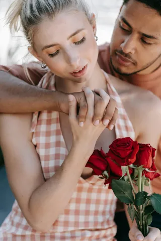 Individual pondering relationship signals that lead to questioning a partner's love