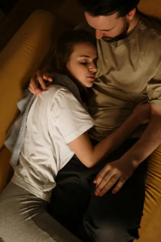 Couple discussing intimacy concerns, reflecting on relationship signals and emotional comfort