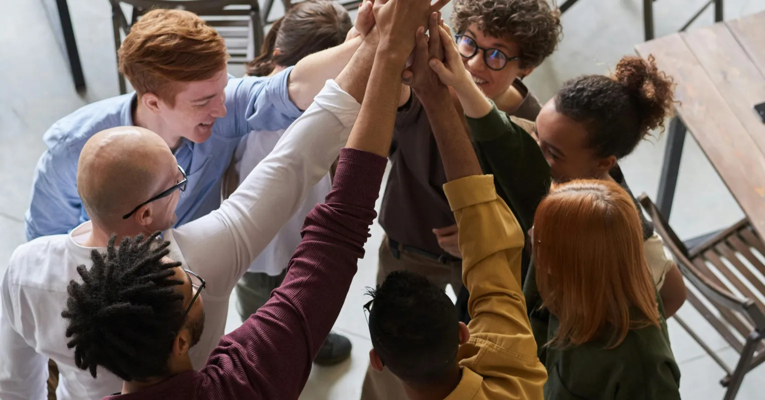 Group of friends interacting, highlighting feelings of unsatisfaction in relationships with many friends
