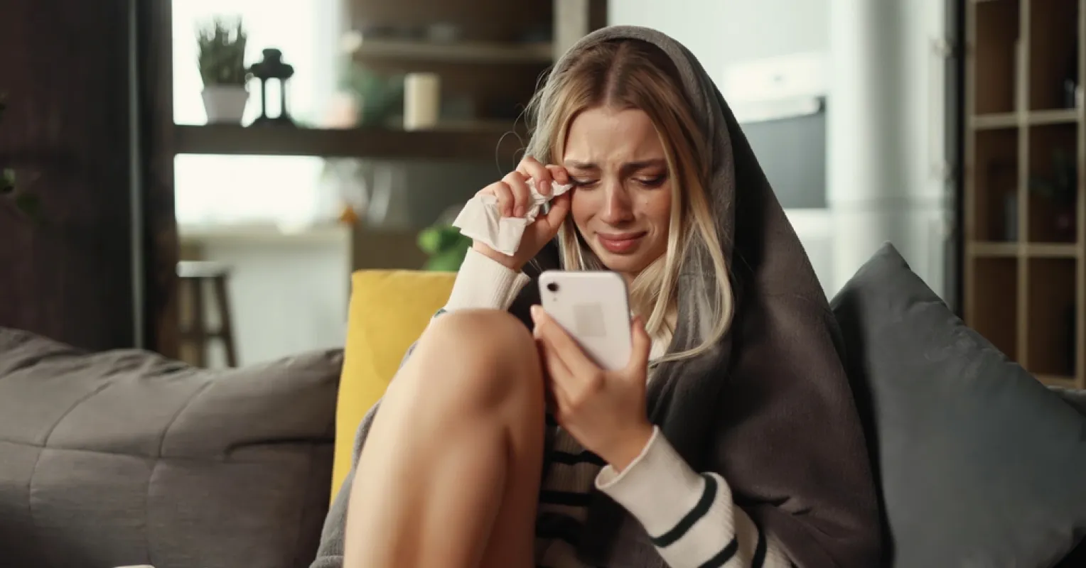 Person reflecting on uncertainty in a relationship connected to i have difficulty trusting after previous relationships