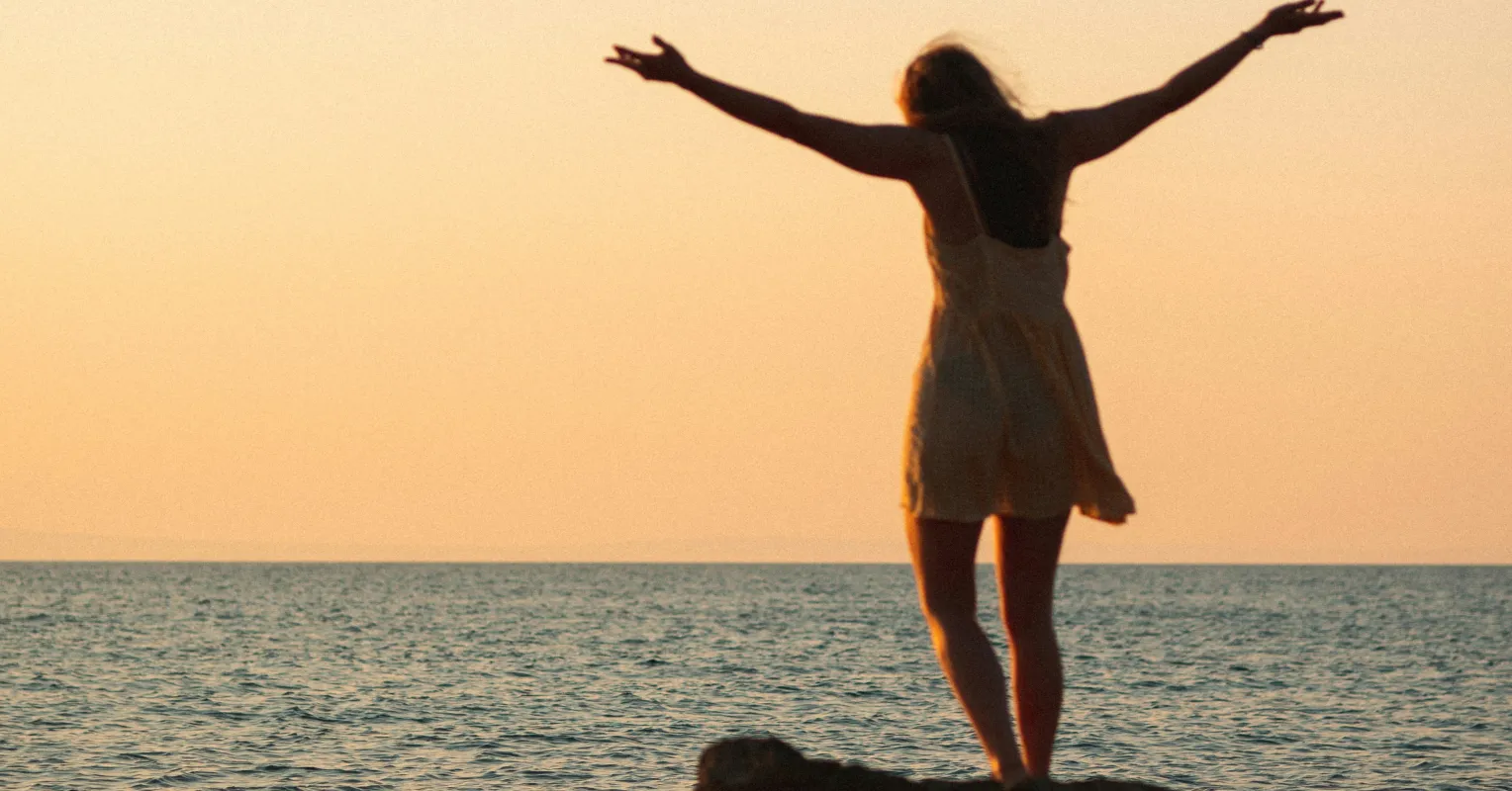 Person reflecting on uncertainty in a relationship connected to i panic when my partner doesnt respond immediately