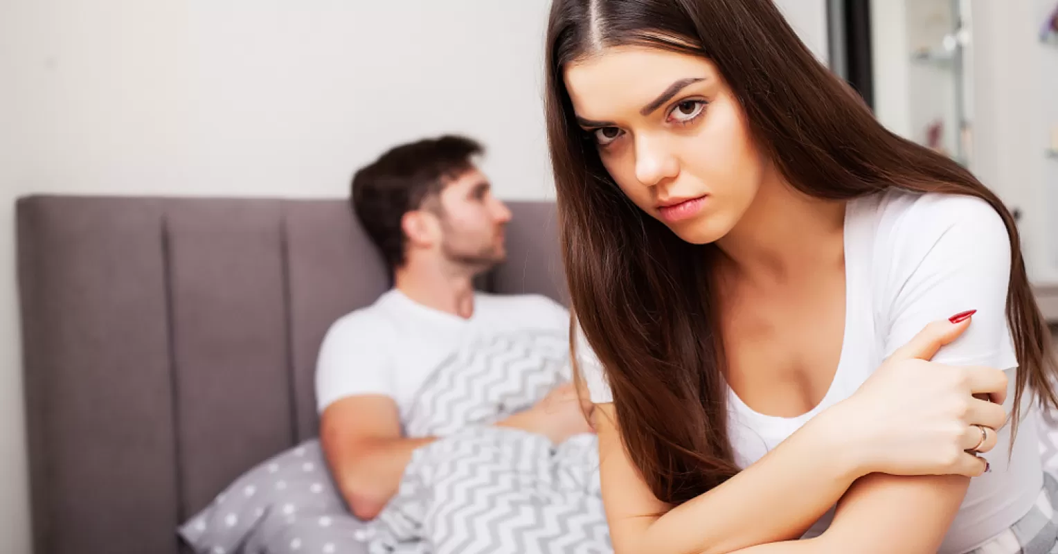 Individual contemplating emotional confusion experienced in a situationship while analyzing relationship signals