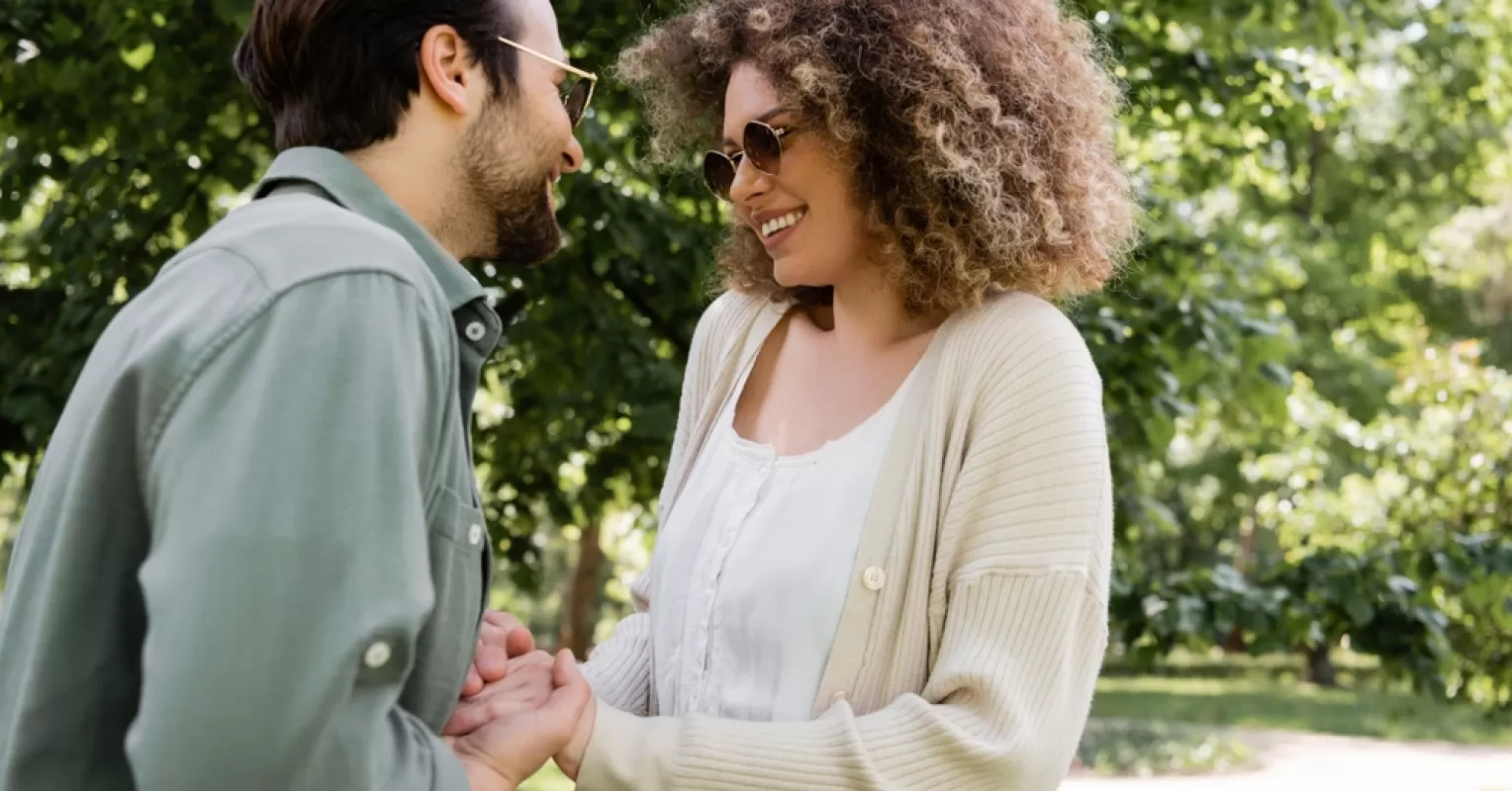 A couple discussing concerns, highlighting red flags in their relationship without blame