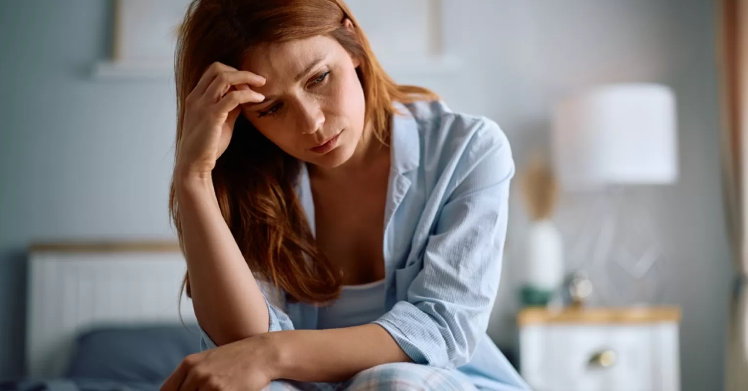 Person reflecting on emotional behavior and meaning connected to how do i stop idealizing my ex and focus