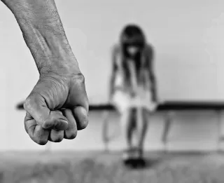 Couple discussing boundaries, illustrating supportiveness versus control in relationships