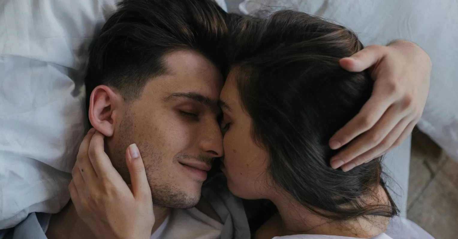 Couple discussing the importance of safe words to enhance relationship signals