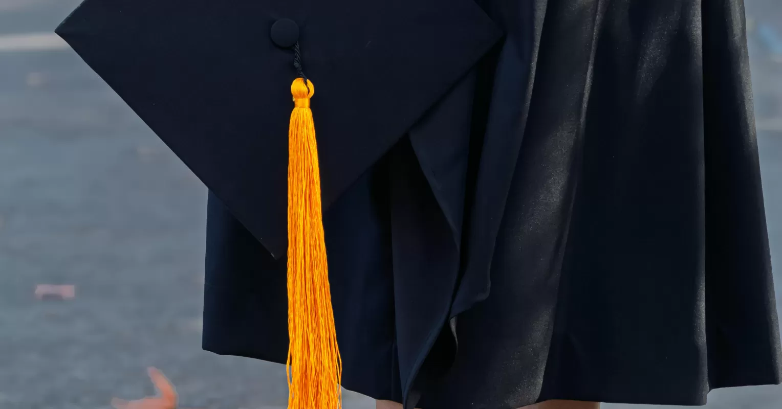 Student feeling confused while observing distance in college relationship dynamics