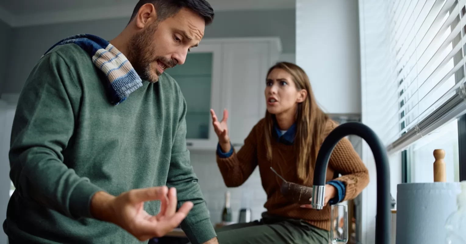 A couple engaging in a tense conversation, revealing signs of toxic communication in a relationship.