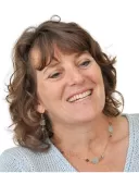 Person reflecting on emotional behavior and meaning connected to how to make a heartfelt apology