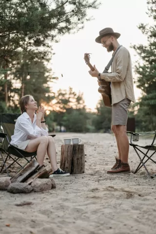 Couple experiencing confusion over mixed signals in a relationship after playing hard to get