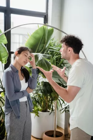 Couple discussing expectations, showcasing signs of a perfectionistic relationship cycle