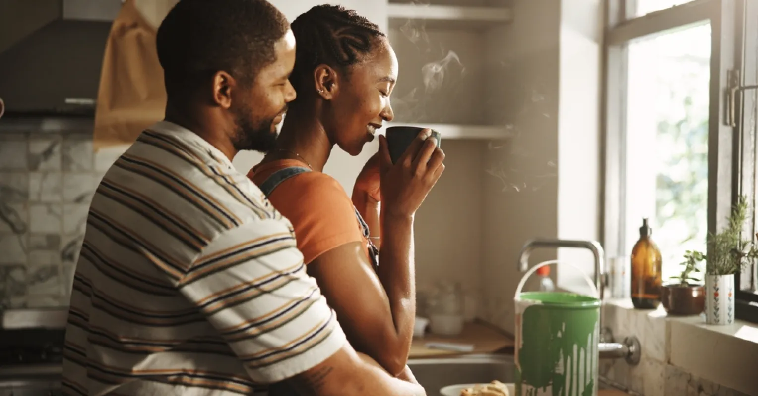 Two people engaged in conversation with one avoiding eye contact, indicating relationship signals.