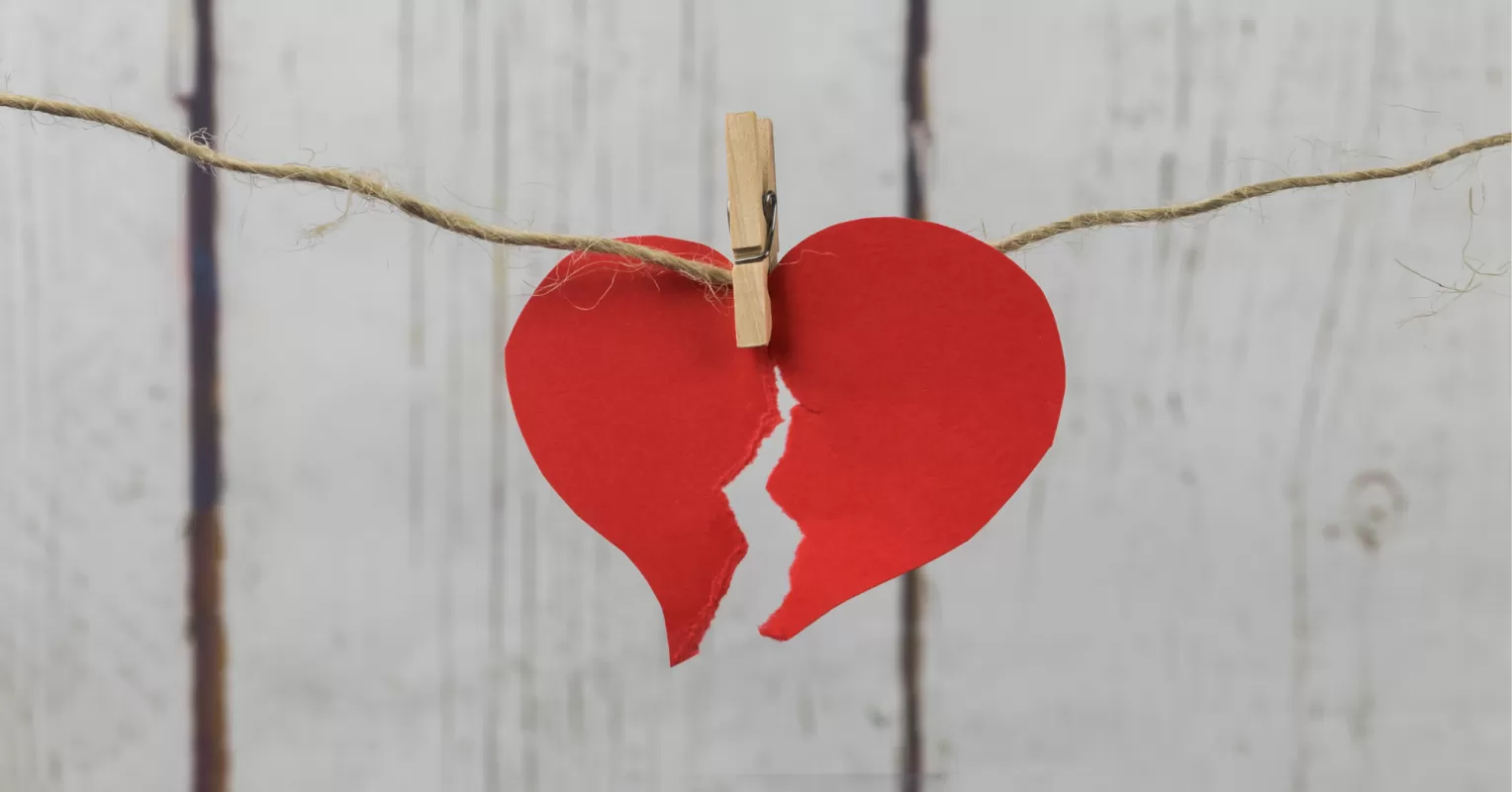 Couple discussing their feelings to break the cycle of anxious attachment in relationships