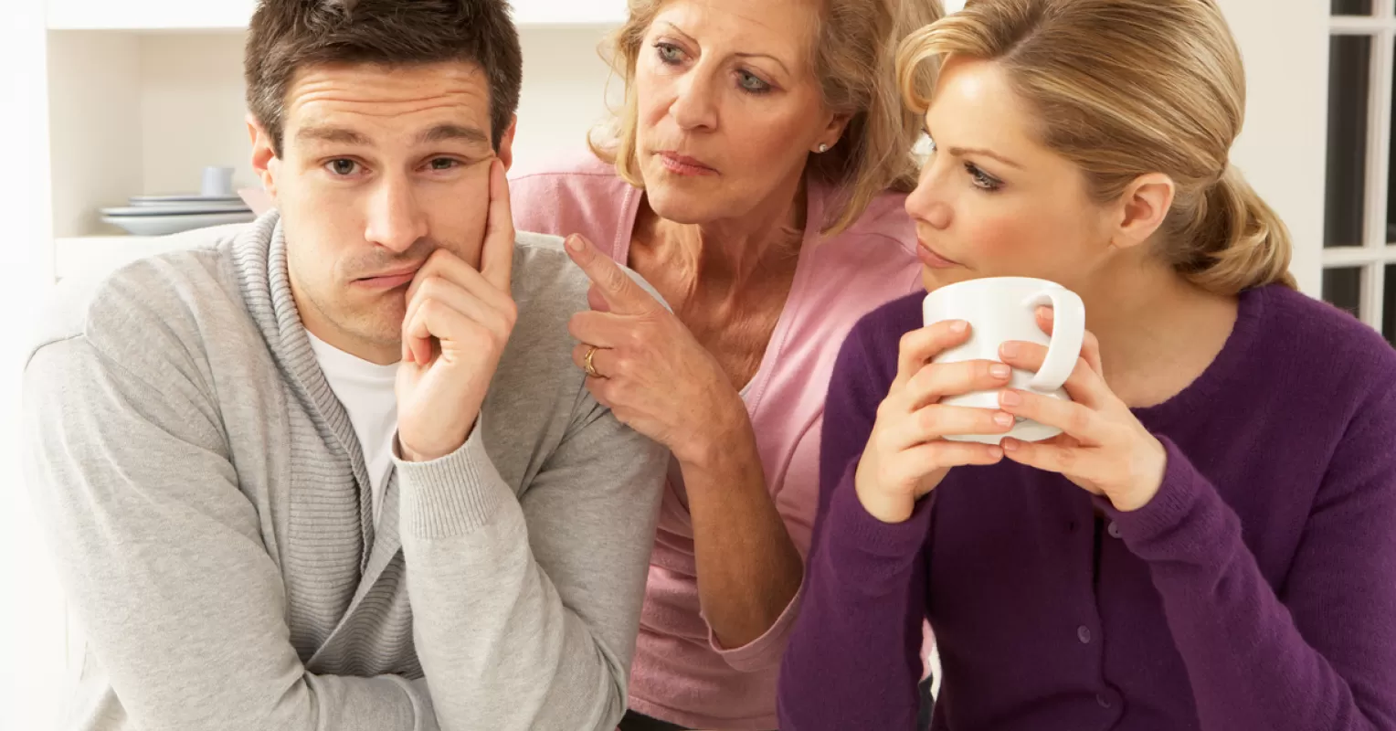 Couple discussing boundaries while navigating family dynamics with in-laws