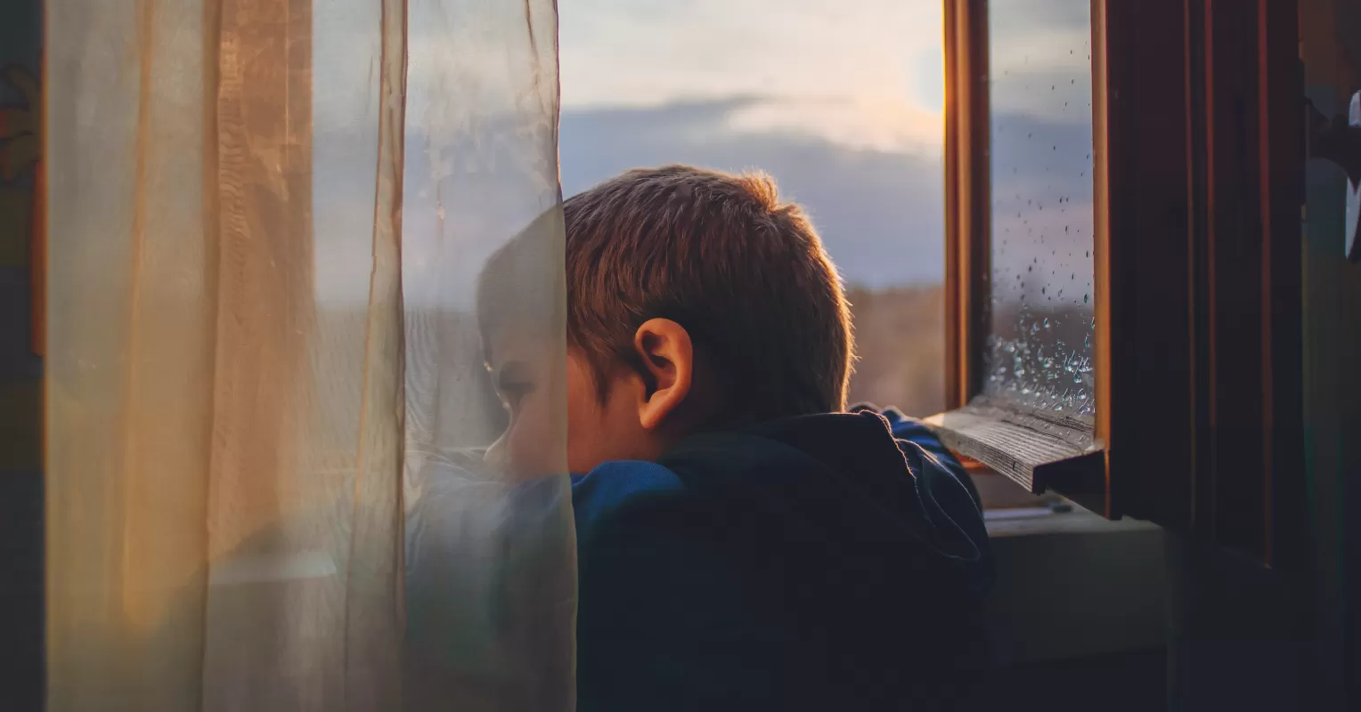 Parent and teen discussing feelings about divorce, highlighting emotional signals and communication