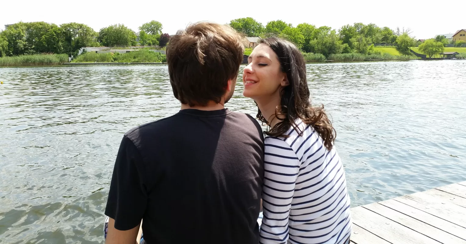 Couple struggling to communicate effectively, highlighting barriers to effective listening in relationships