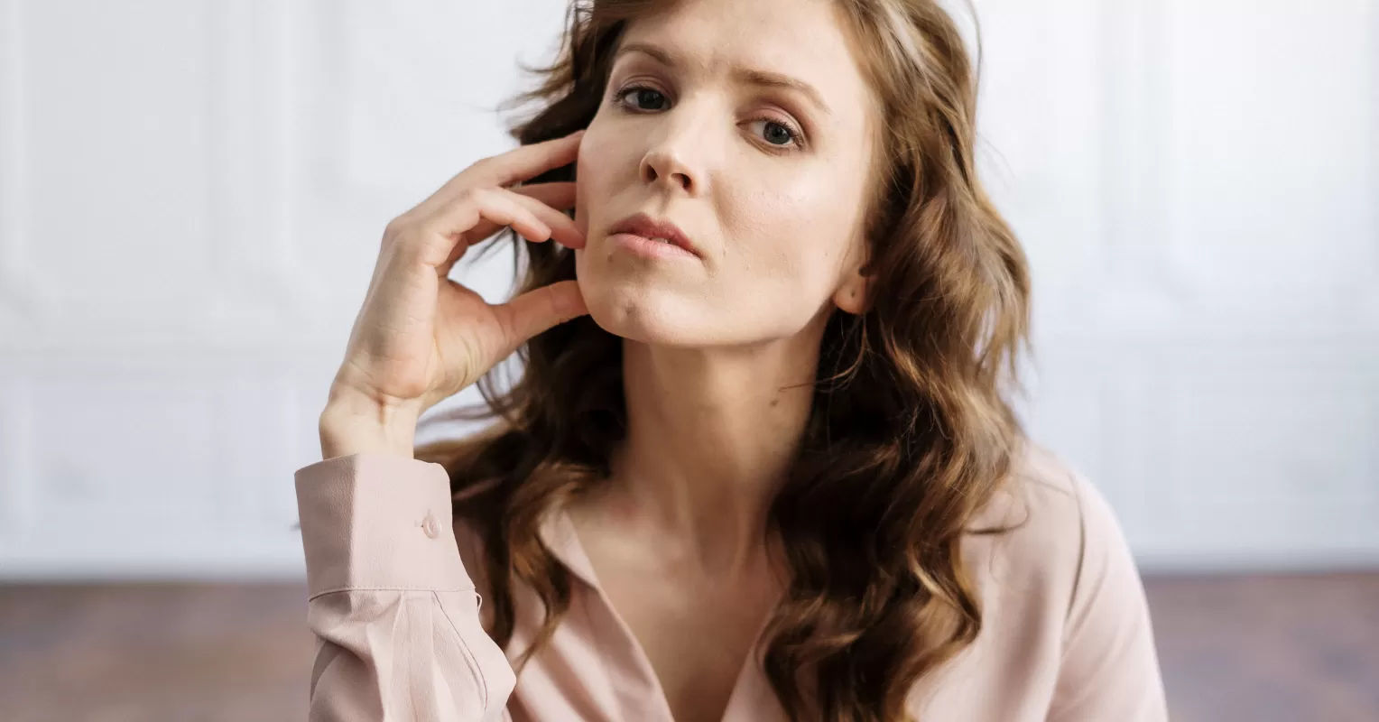 Person tilting their head while listening, indicating curiosity and engagement in social dynamics